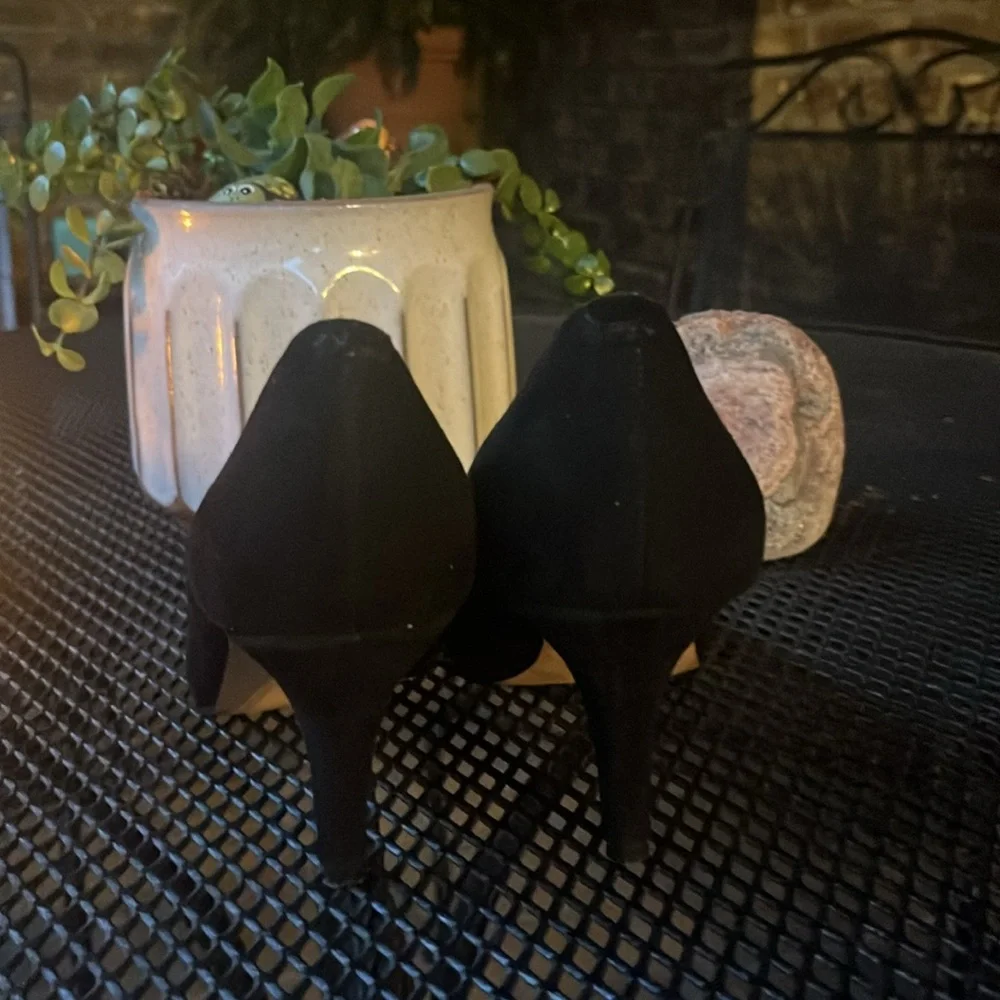 Elegant Black Kelly & Katie suede Women's Heels - Picture 5 of 6